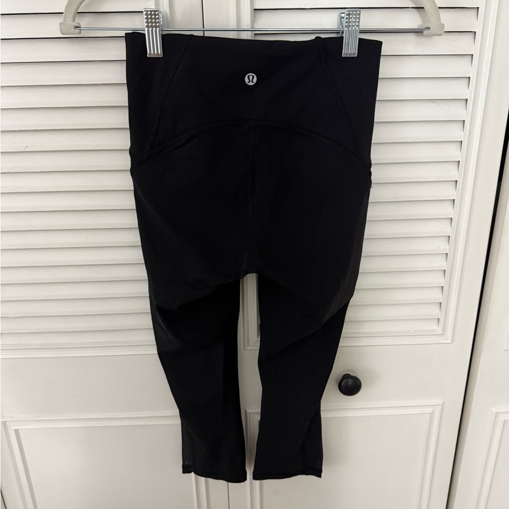 Lululemon size 4 black crop mesh side leggings